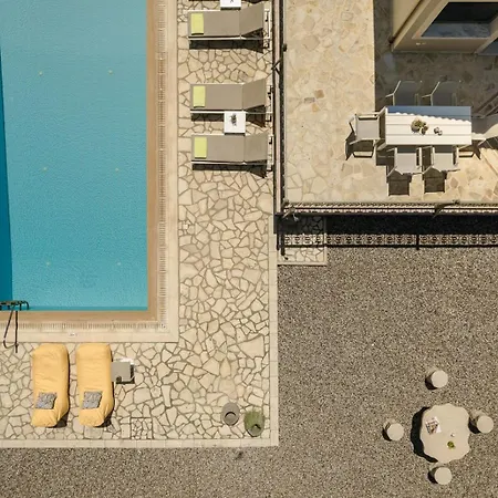 Utopia Luxury *